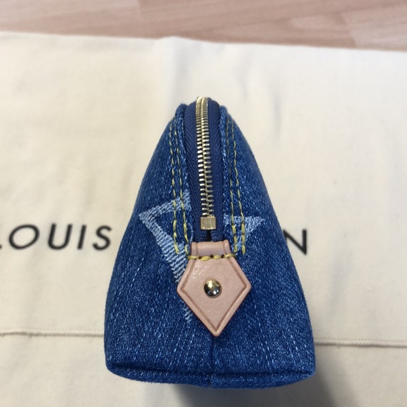 LIKE NEW 🌸🌸 RARE 🌸🌸 Louis Vuitton Denim Pouch - Picture 4 of 14